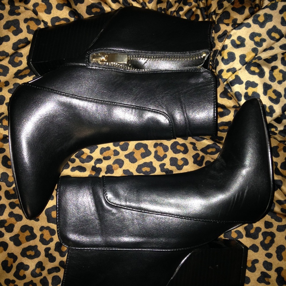 Cute chunky heel bootie